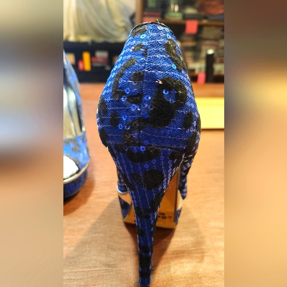 Glittery platform peep toe pumps - Picture 2 of 4